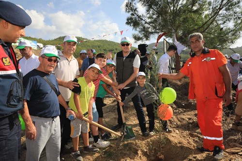GELECEĞE NEFES CUMHURİYET'E NEFES MİLLİ AĞAÇLANDIRMA GÜNÜ FİDAN DİKİM TÖRENİ GERÇEKLEŞTİRİLDİ