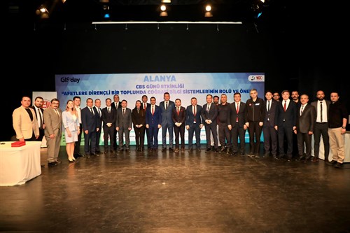 AFETLERDE DİRENÇLİ BİR TOPLUMDA COĞRAFİ BİLGİ SİSTEMLERİNİN ROLÜ VE ÖNEMİ KONFERANSI DÜZENLENDİ