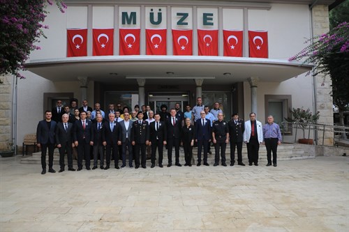 ALANYA MÜZESİNDE ATATÜRK KIYAFETLERİ SERGİSİ AÇILDI